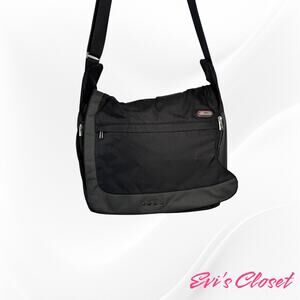 Tumi Init Black Nylon Expandable Messenger Laptop Bag #5112D